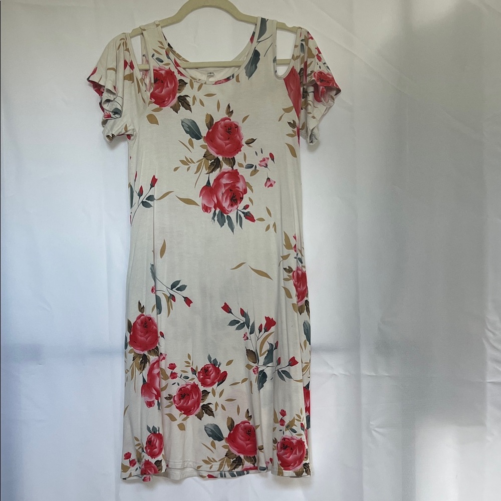 Chic Floral Mini Dress in Cream and Red With Pockets